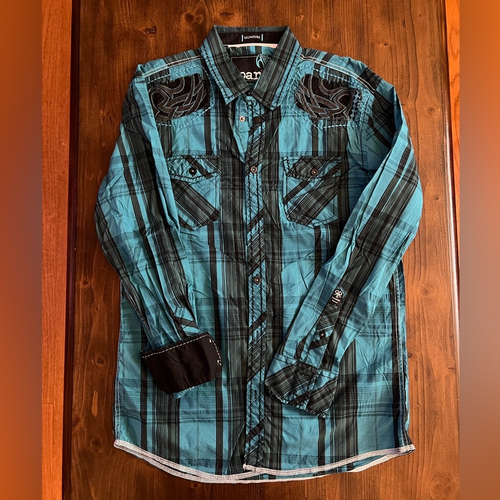 Men’s Roar Button Up. Size M